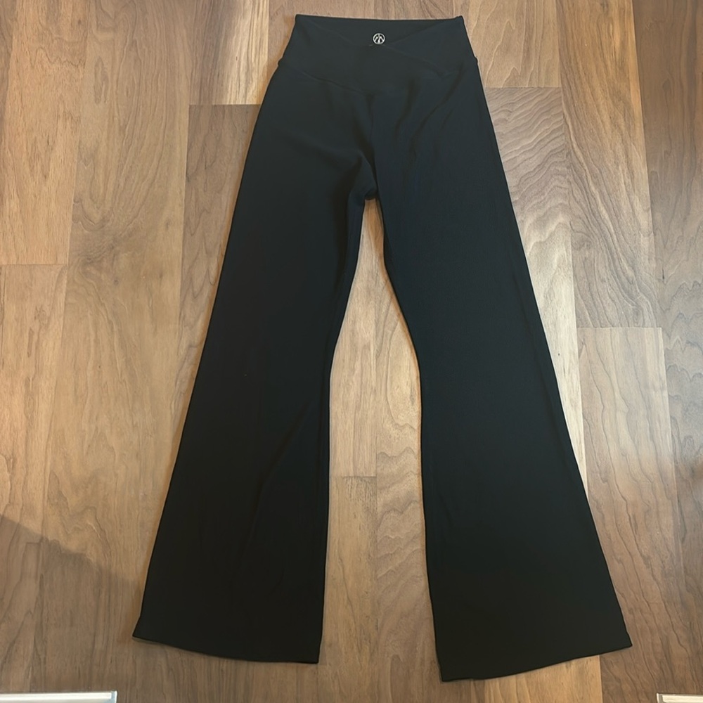 Black Cross Waist Flare Leggings
